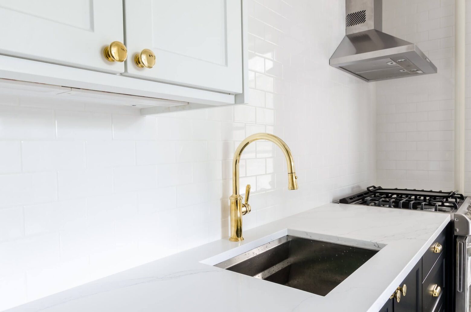 should kitchen faucet match cabinet hardware? 2