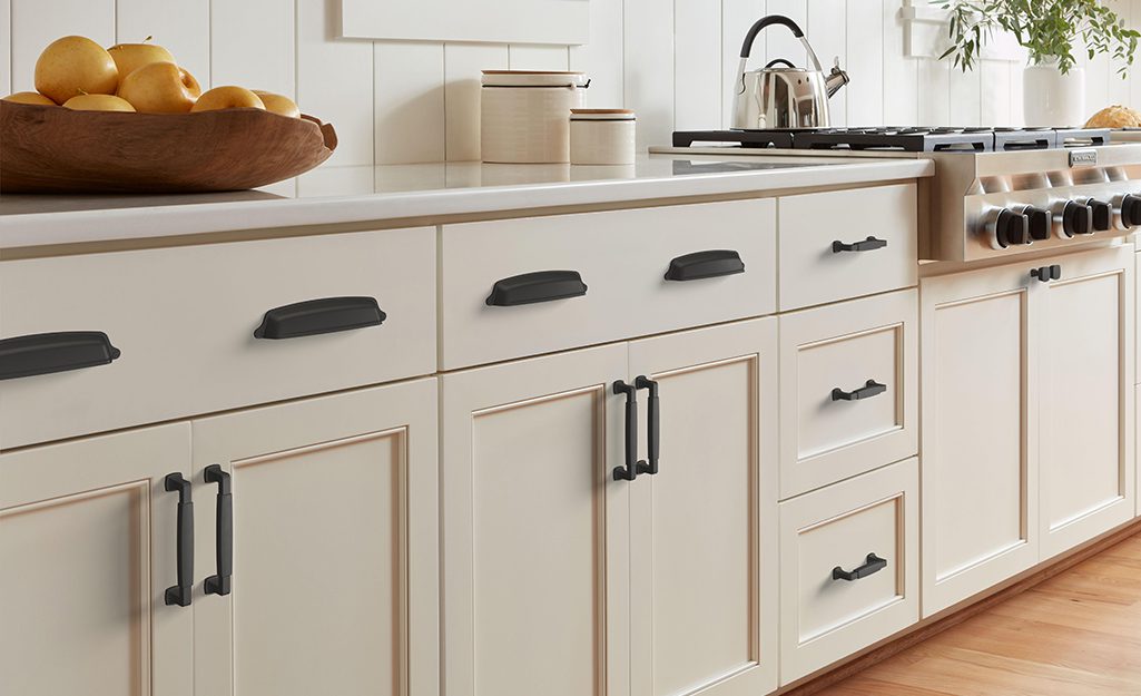 Where To Put Hardware on Kitchen Cabinets? 2