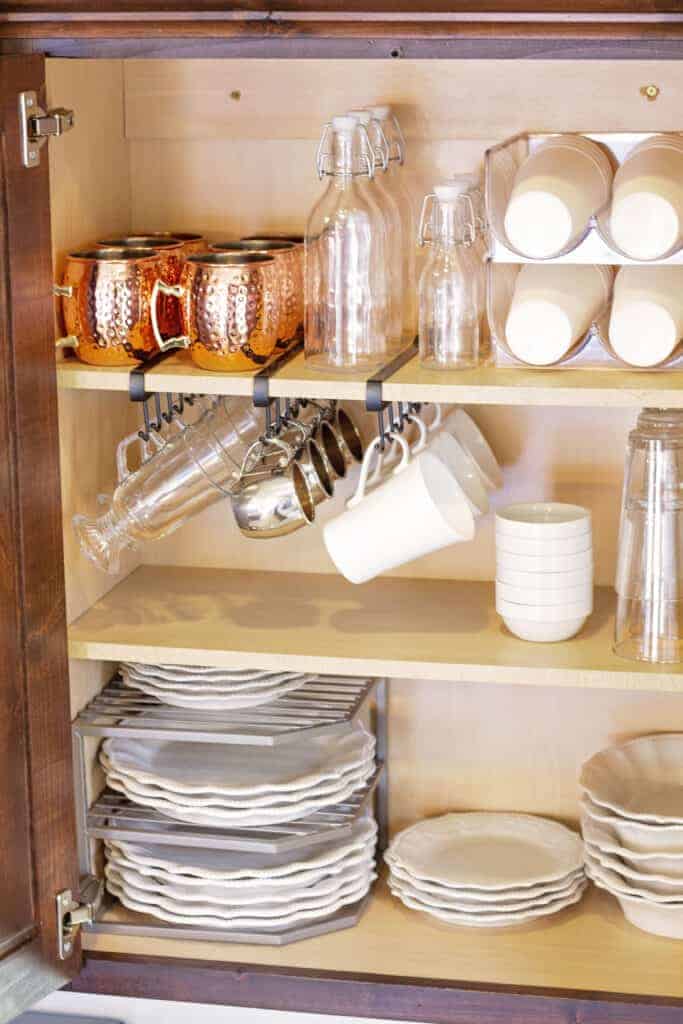 how to organize food in kitchen cabinets? 2